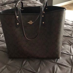 Coach tote w/zipper pouch